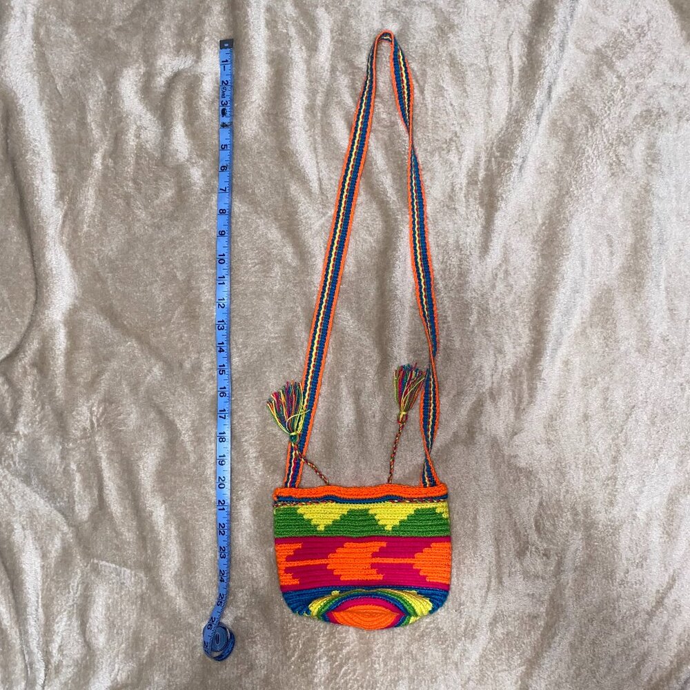 Small Wayuu woven mochila bag direct from Colombia. - Picture 2 of 3